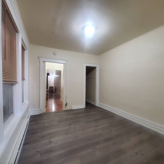 Building Photo - 37 S 13th St