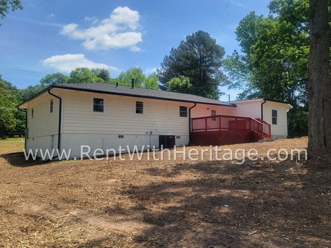 Building Photo - WOW!!! GORGEOUS BRICK RANCH HOME/ TOTALLY ...