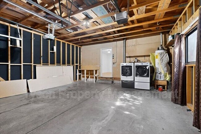 Building Photo - 9509 Dona Marguerita Ave NE