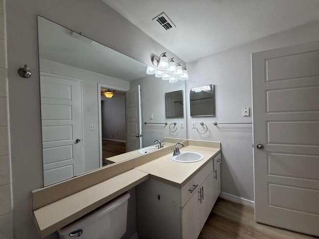 Building Photo - 5506 Metrowest Blvd