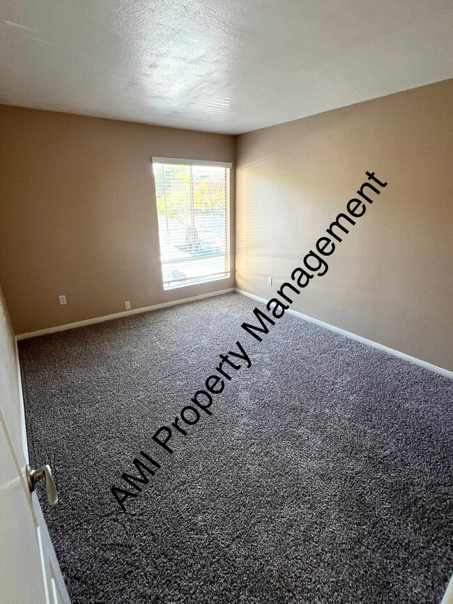 Building Photo - Move in Special!! $500 off 1st Month's Rent!!