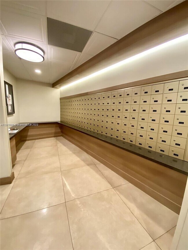 Building Photo - 3701 N Country Club Dr