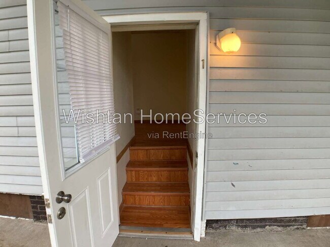 Building Photo - 308 W Adams Rd