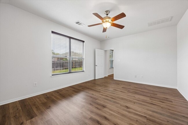 Building Photo - Newly Renovated Single-Story Home