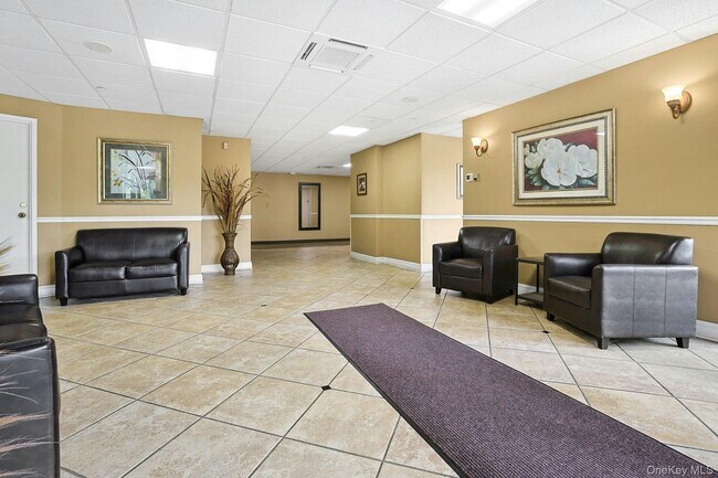 Building Photo - 560 Halstead Ave