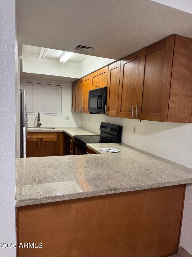 Building Photo - 1545 E Sahuaro Dr