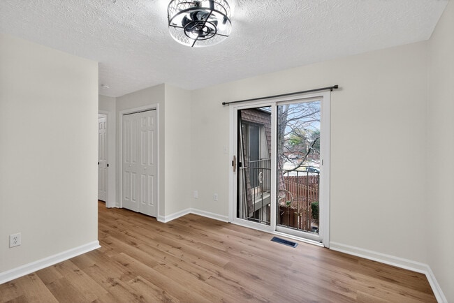 Building Photo - 433 Darby Creek Rd