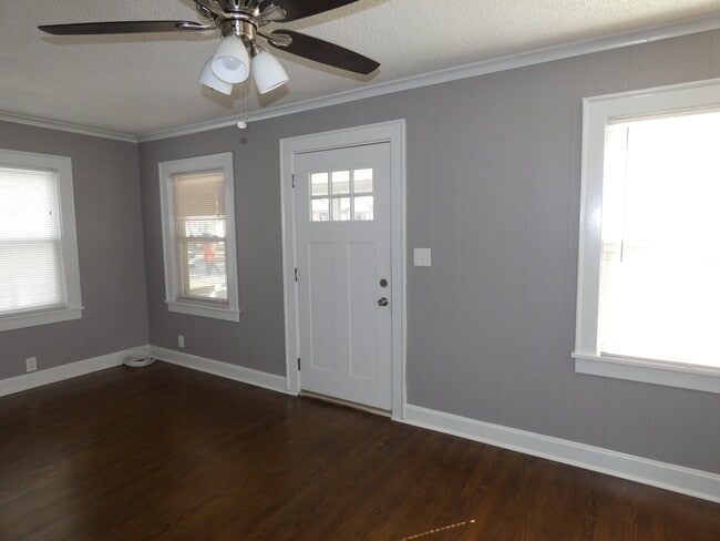 Building Photo - 814 E 23rd Ave