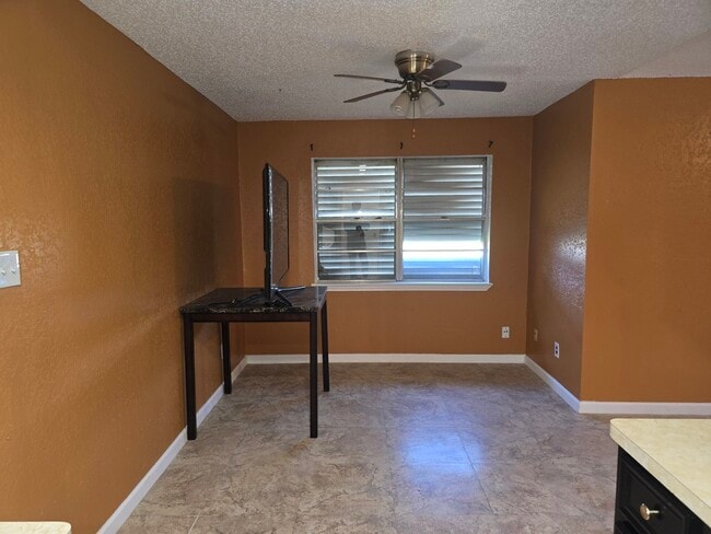 Building Photo - 7218 Oriole St