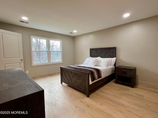 Building Photo - 7-1 Seattle Ct