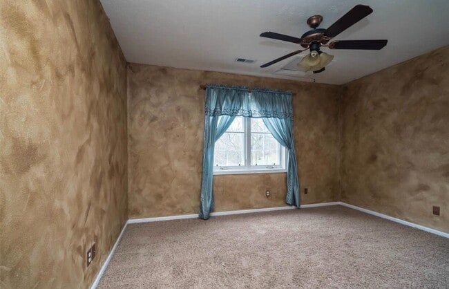 Building Photo - *~*Gorgeous Home, Located in Waynesville*~*