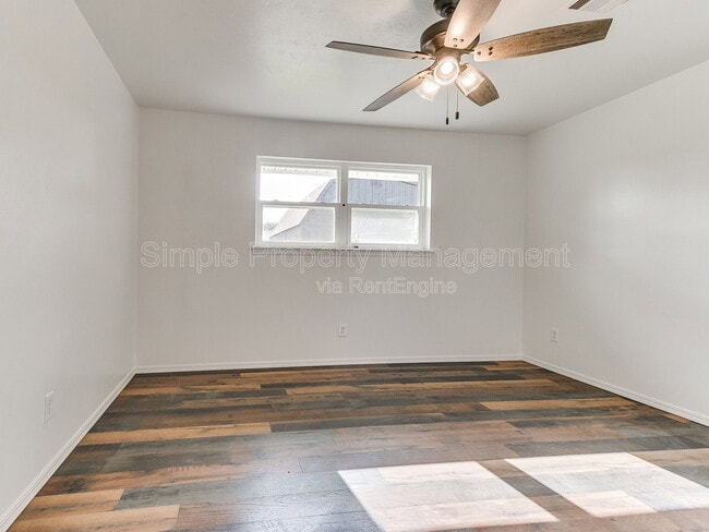 Building Photo - 2401 Fedderson Dr