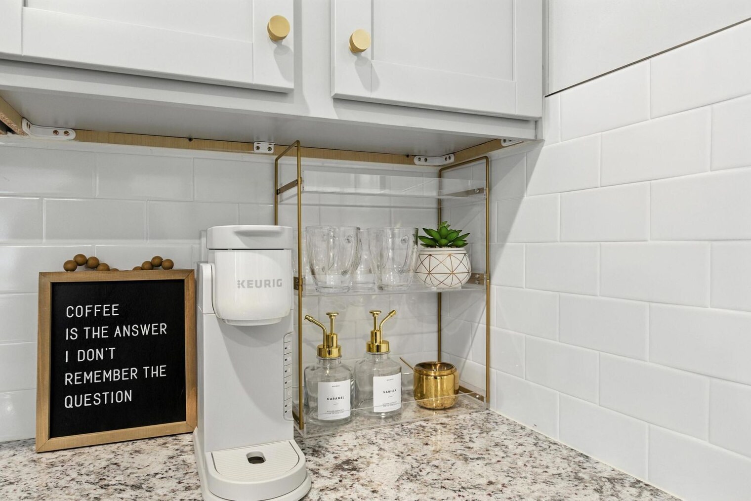 Building Photo - 611 W Vincent Dr