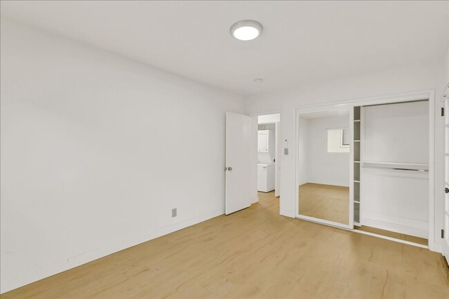 Building Photo - 1347 N Las Palmas Ave
