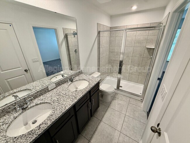 Building Photo - 1622 Fan Palm Dr