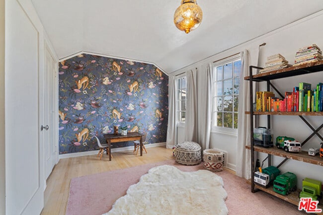 Building Photo - 6402 Ivarene Ave