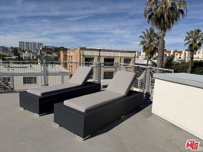 Building Photo - 46 Rose Ave