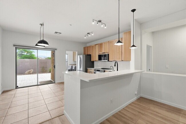 Building Photo - 7500 E Deer Valley Rd