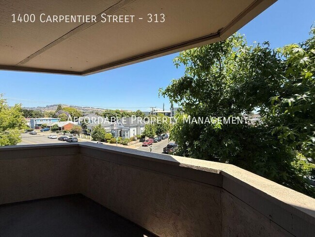 Building Photo - 1400 Carpentier St