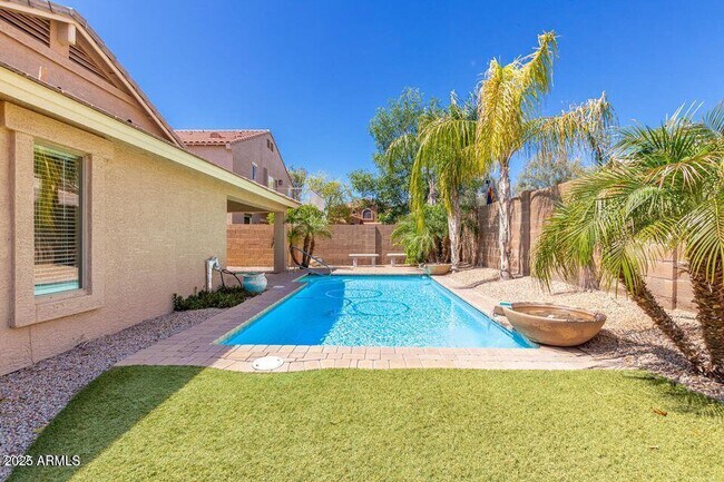 Building Photo - 632 E Mule Train Trail