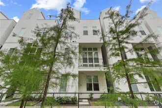 Building Photo - 5854 E Post Oak Ln