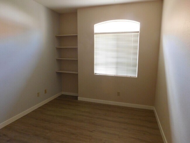 Building Photo - Gorgeous 3 bedroom condo with a 2 car garage! Tons of upgrades*Southwest*Gated community*