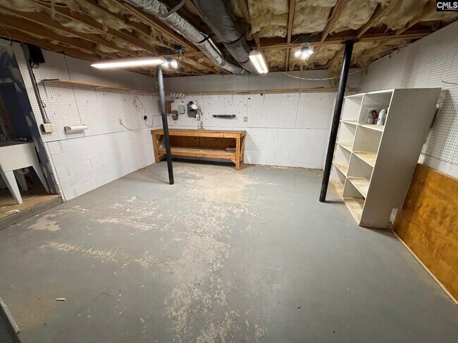Building Photo - 1041 Jones Rd