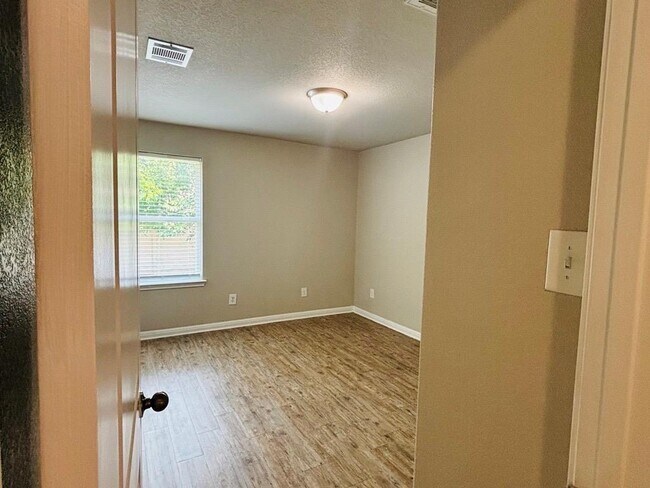 Building Photo - 1313 Bear Peak Ln