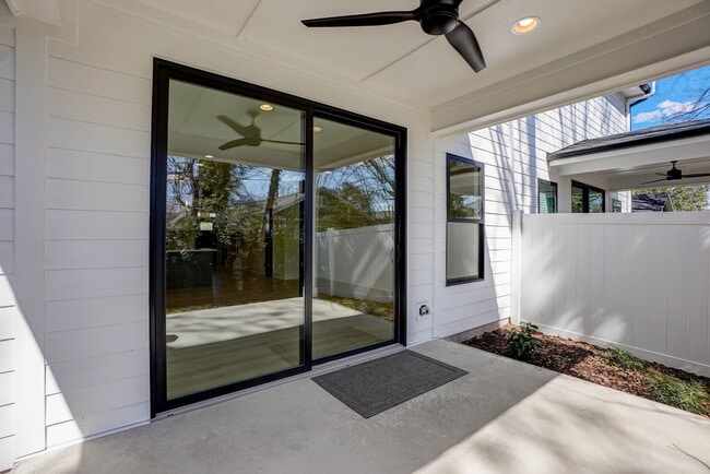 Building Photo - 1112 Pender St