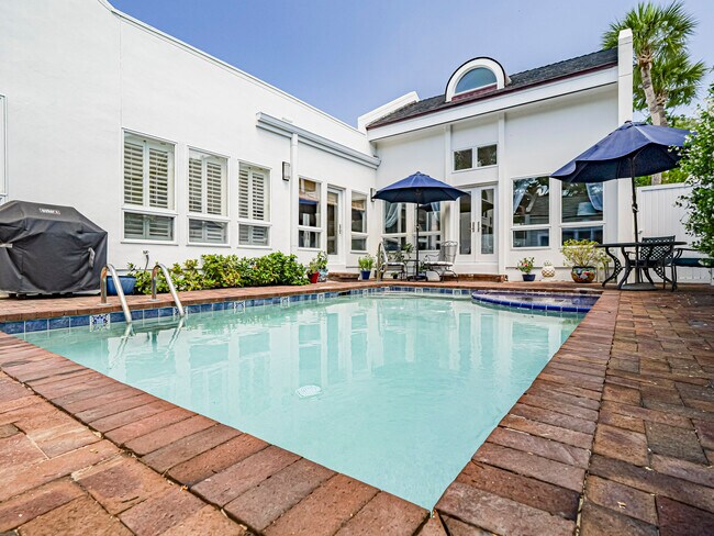 Building Photo - 8367 Baytree Dr