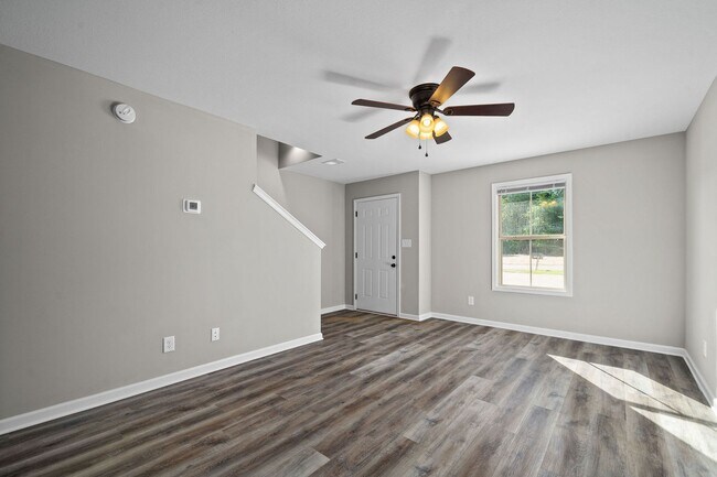 Building Photo - 260 Smithson Ln
