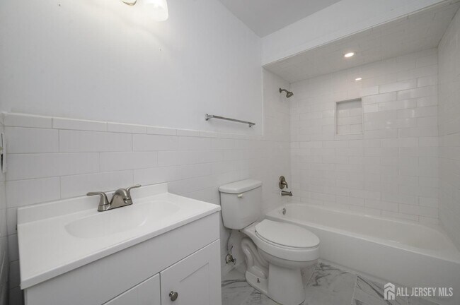 Building Photo - 805 Darlington Dr