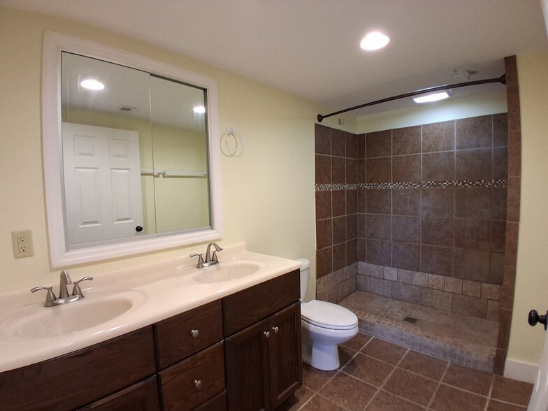 Building Photo - 613 Timber Ridge Rd