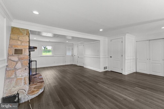 Building Photo - 215 Dolores Dr