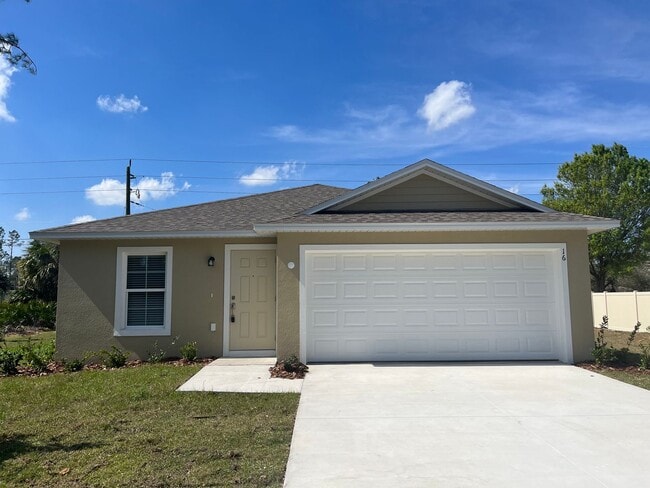 Building Photo - Beautiful 4 Bedroom Home with Huge yard!
