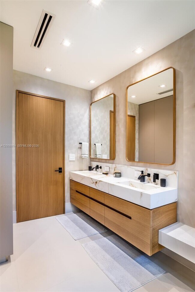 Building Photo - 115 SW 23rd Rd