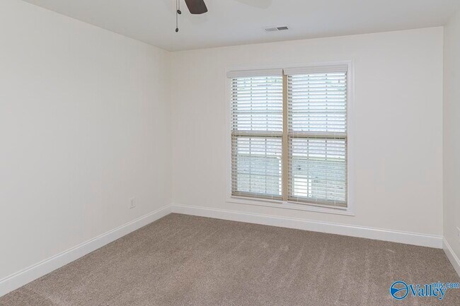 Building Photo - 161 Huntsmen Lane