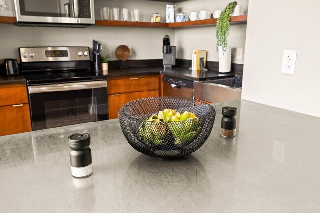 Building Photo - 1216 SW Adams St