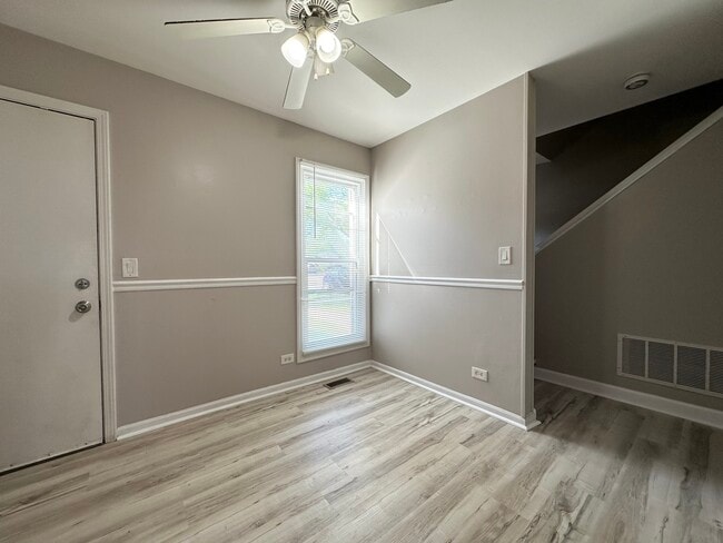 Building Photo - 2543 Prairieview Ln S