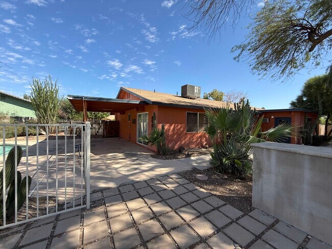 Building Photo - 3035 W 11th Ln