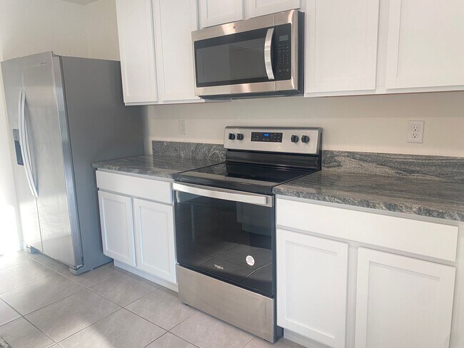 Building Photo - Beautiful 3/2 in Greystone Hills Gated Com...