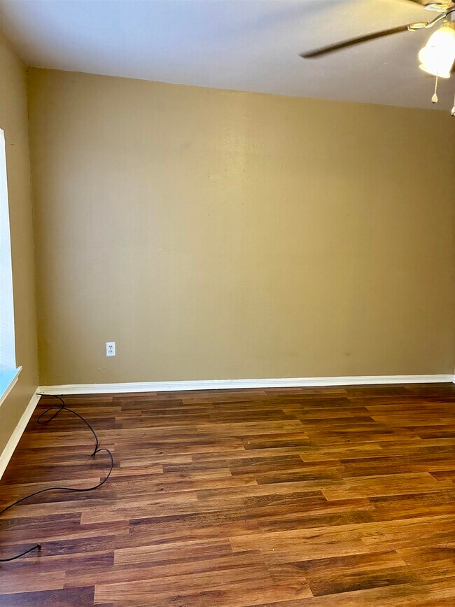 Building Photo - 800 S Vandeveer St