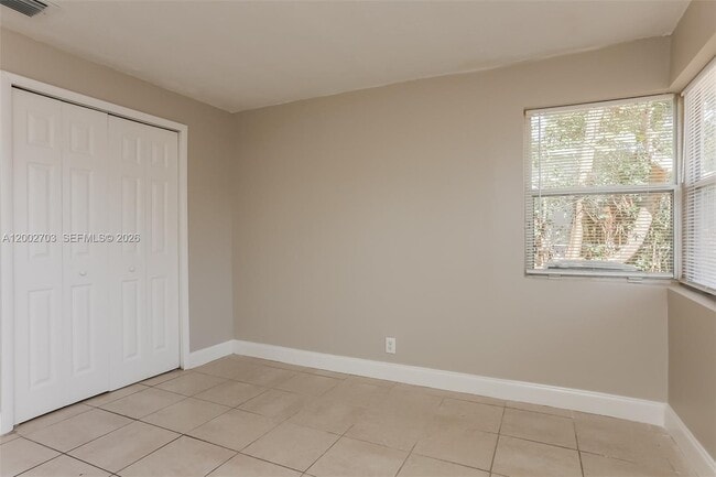 Building Photo - 1425 NE 29th St