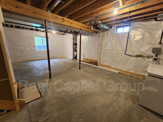 Building Photo - 40 Haywood Ln