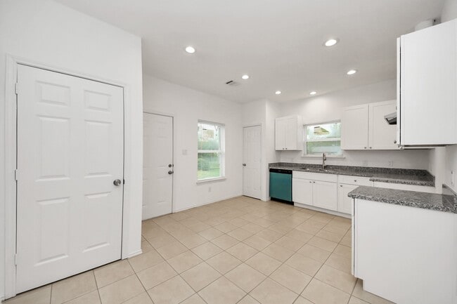 Building Photo - 9210 Wheatley St