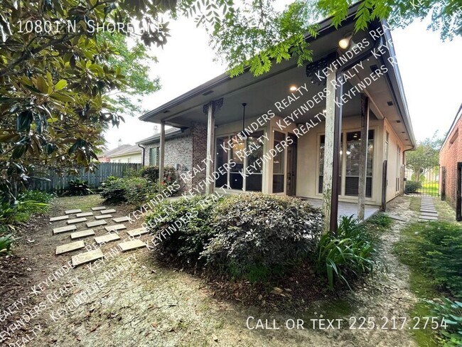 Building Photo - 10801 N Shoreline Ave