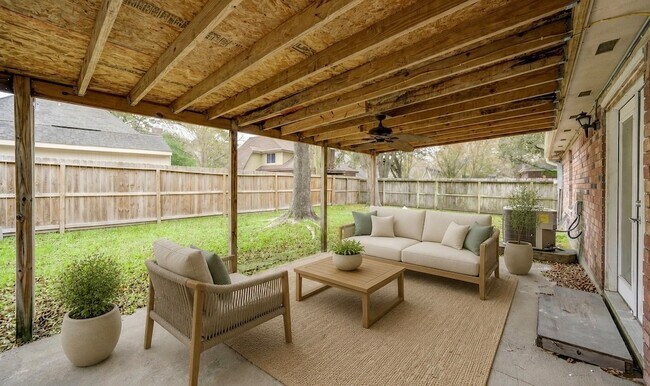 Building Photo - 16830 Scenic Gardens Dr