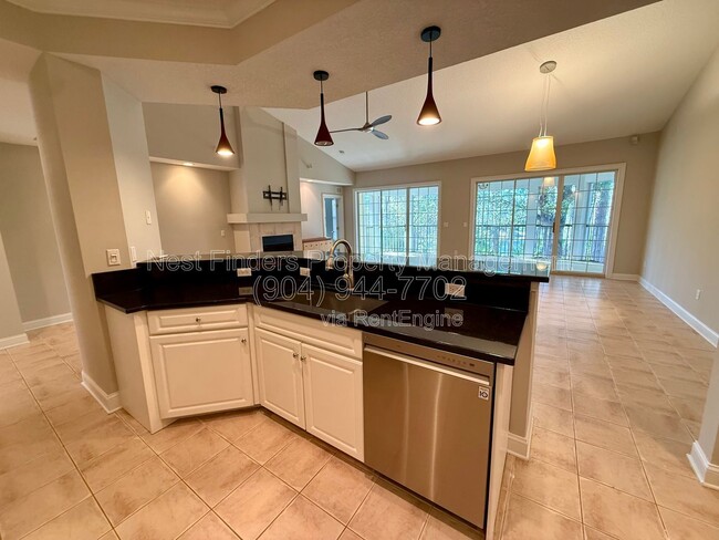 Building Photo - 330 N Shore Cir