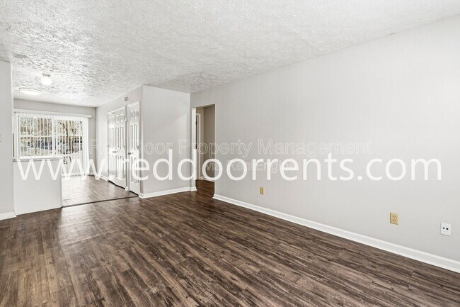 Building Photo - 231 Lark Dr