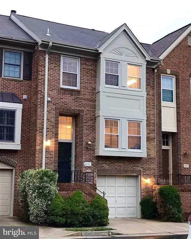 Building Photo - 8043 Merry Oaks Ct